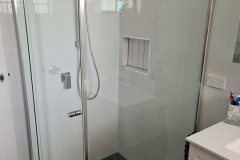 Framed shower screens